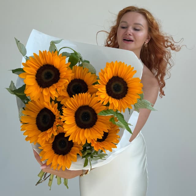 Букет из 7 подсолнухов "SUNRICH"